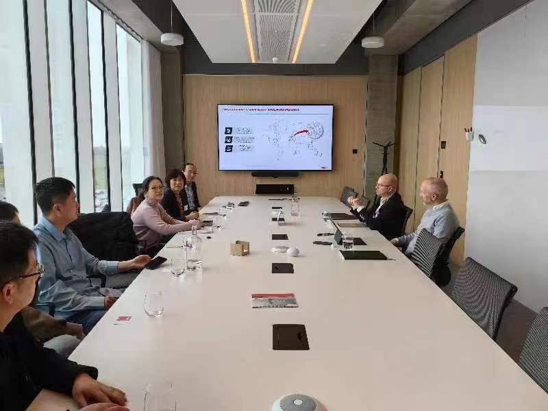 中国工程机械工业协会工业车辆分会张洁秘书长一行赴德观展 LogiMAT 2024，并到访 9888拉斯维加斯 集团参观互换